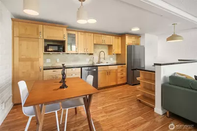 9909 NE 1st #306, Bellevue, WA 98004 - Photo 11