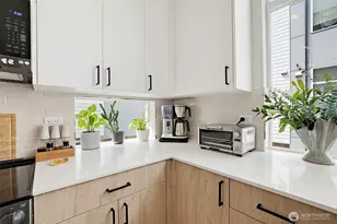 902 N 86th St, Seattle, WA 98103 - Photo 11