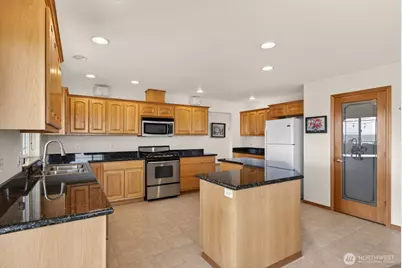 510 Sunnycrest, Camano Island, WA 98282 - Photo 7