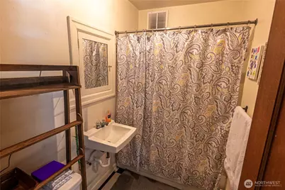1003 N 1st Street, Renton, WA 98057 - Photo 17