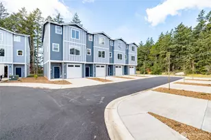 945 NW Heller St, Oak Harbor, WA 98277 - Photo 1