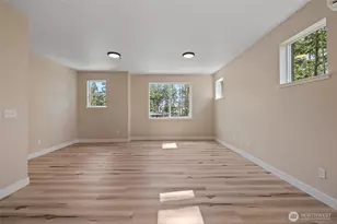 945 NW Heller St, Oak Harbor, WA 98277 - Photo 9