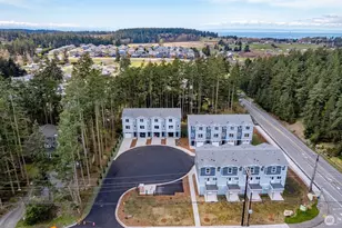 945 NW Heller St, Oak Harbor, WA 98277 - Photo 3