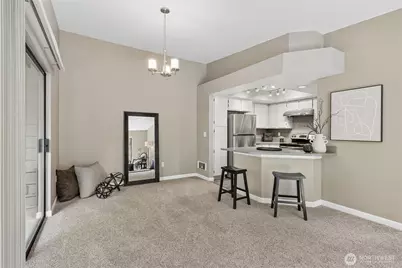1380 Bellevue Way NE #4, Bellevue, WA 98004 - Photo 9