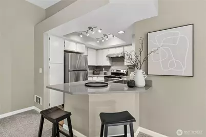 1380 Bellevue Way NE #4, Bellevue, WA 98004 - Photo 5