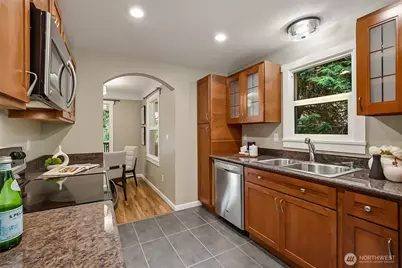 8800 Ravenna Avenue NE, Seattle, WA 98115 - Photo 5