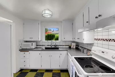 10515 1st Avenue NW, Seattle, WA 98177 - Photo 7