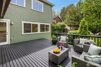 1131 19th Avenue E, Seattle, WA 98112 - Photo 11