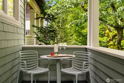 1131 19th Avenue E, Seattle, WA 98112 - Photo 3