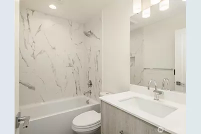 102 NE 44th Street, Seattle, WA 98105 - Photo 13