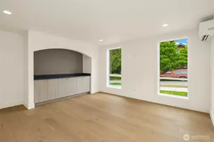102 NE 44th St, Seattle, WA 98105 - Photo 9