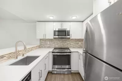 13717 Linden Avenue N #221, Seattle, WA 98133 - Photo 1