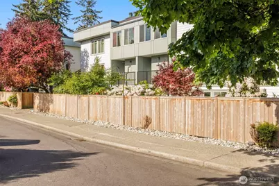 13717 Linden Avenue N #221, Seattle, WA 98133 - Photo 3