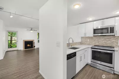 13717 Linden Avenue N #221, Seattle, WA 98133 - Photo 7