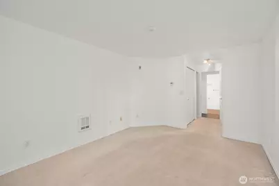 13717 Linden Avenue N #221, Seattle, WA 98133 - Photo 17
