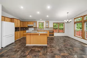 337 Redwood St, Enumclaw, WA 98022 - Photo 7