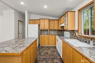 337 Redwood St, Enumclaw, WA 98022 - Photo 9