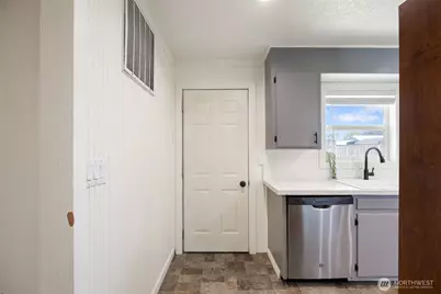 1046 W Gem Avenue, Moses Lake, WA 98837 - Photo 17
