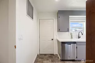 1046 W Gem Ave, Moses Lake, WA 98837 - Photo 17