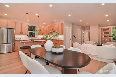 10202 44th Avenue SW, Seattle, WA 98146 - Photo 7