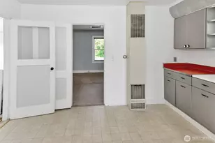 8421 S D St, Tacoma, WA 98444 - Photo 9