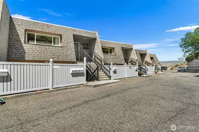 1818 Skyline Drive #32, Wenatchee, WA 98801 - Photo 3