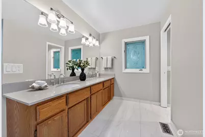 12610 NE 68th Place, Kirkland, WA 98033 - Photo 29