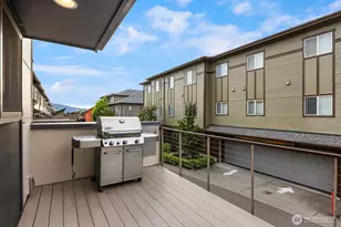 998 NE High St, Issaquah, WA 98029 - Photo 17