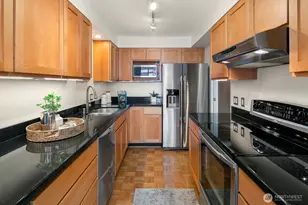 2100 3rd Ave, Seattle, WA 98121 - Photo 13