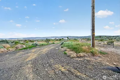 130 Red Tail Road, Yakima, WA 98908 - Photo 5