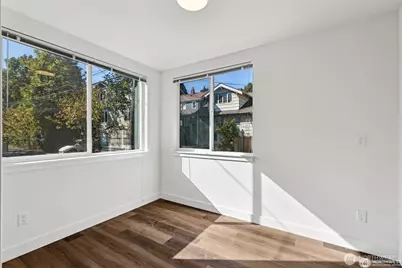 5255 Brooklyn Avenue NE, Seattle, WA 98015 - Photo 15