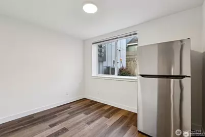 5255 Brooklyn Avenue NE, Seattle, WA 98015 - Photo 9