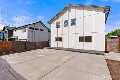 8327 44th Avenue S, Seattle, WA 98118 - Photo 3