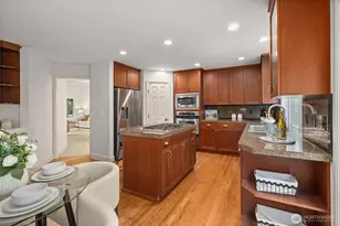 1021 271st Ave SE, Sammamish, WA 98075 - Photo 9