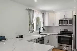2331 251st St, Kent, WA 98032 - Photo 3