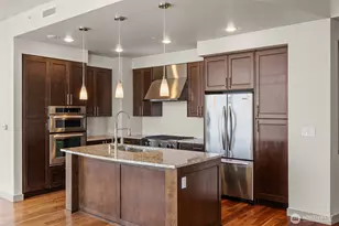 10610 NE 9th Pl, Bellevue, WA 98004 - Photo 9