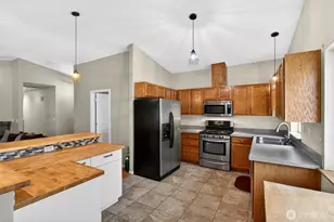 10702 211th Ave Ct E, Bonney Lake, WA 98391 - Photo 5