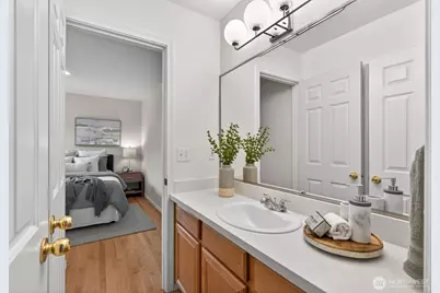 9257 Interlake Avenue N, Seattle, WA 98103 - Photo 15