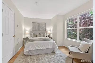 9257 Interlake Avenue N, Seattle, WA 98103 - Photo 13