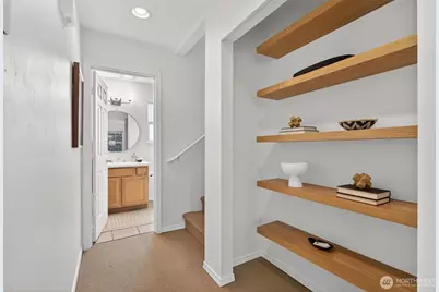 9257 Interlake Avenue N, Seattle, WA 98103 - Photo 11