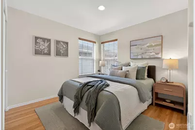 9257 Interlake Avenue N, Seattle, WA 98103 - Photo 17