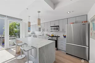 76 Cedar St, Seattle, WA 98121 - Photo 9