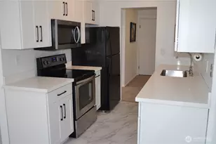 10110 Greenwood Ave N, Seattle, WA 98133 - Photo 3