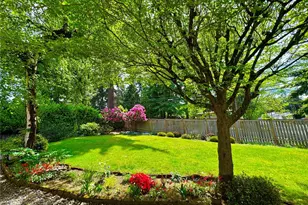 12109 SE 68th Pl, Bellevue, WA 98006 - Photo 29