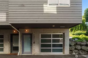 2371 Harbor Ave SW, Seattle, WA 98126 - Photo 3