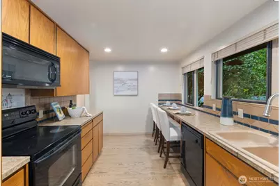 8433 221st Place SW, Edmonds, WA 98026 - Photo 7
