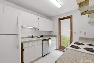 1700 NW 64th St, Seattle, WA 98107 - Photo 11