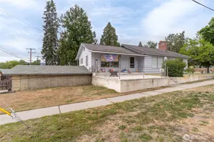 417 N Sanders St, Chelan, WA 98816 - Photo 25