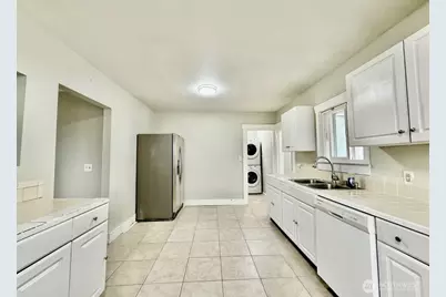 10033 Des Moines Memorial Drive S, Seattle, WA 98168 - Photo 5