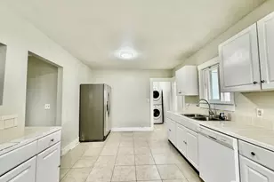 10033 Des Moines Memorial Dr S, Seattle, WA 98168 - Photo 5